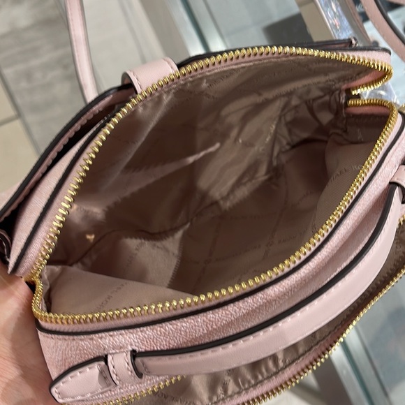 Michael Kors Women Medium Double Zip Phone Crossbody
Light Powder Blush … - Picture 12 of 16